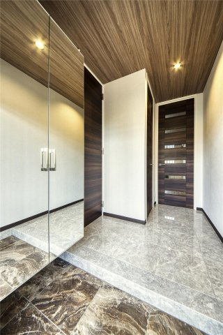 ヒルズレジデンシャルD22の玄関