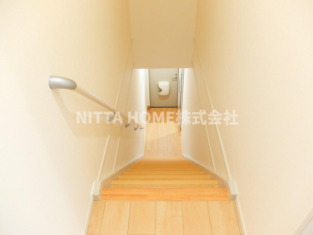 ミニョンプラス１のその他共用部分|手すり付きの階段です＊