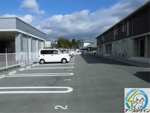 サニーコート加佐弐番館の駐車場