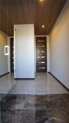 ヒルズレジデンシャルD23の玄関