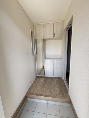 2号棟の扉はネオホワイト柄です。