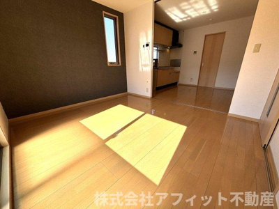 【居間・リビング】 | ルミナスキタヤマ | 南側の洋室6.3帖