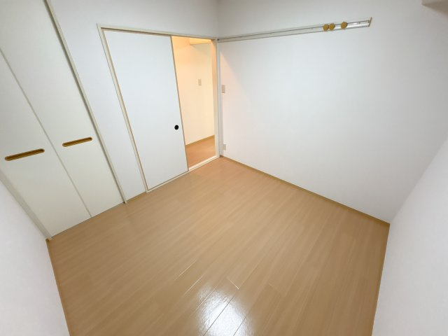 ジョイフル東生駒 B棟の洋室