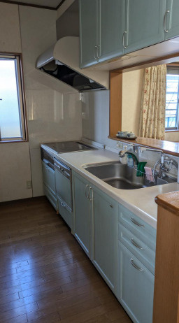 万々のキッチン|作る・運ぶ・片付けるがスムーズ。毎日の流れが止まりにくい対面キッチン