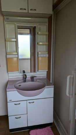 万々の独立洗面台|顔を洗って支度をする。ただそれだけの時間が、慌ただしくなりにくい洗面スペース