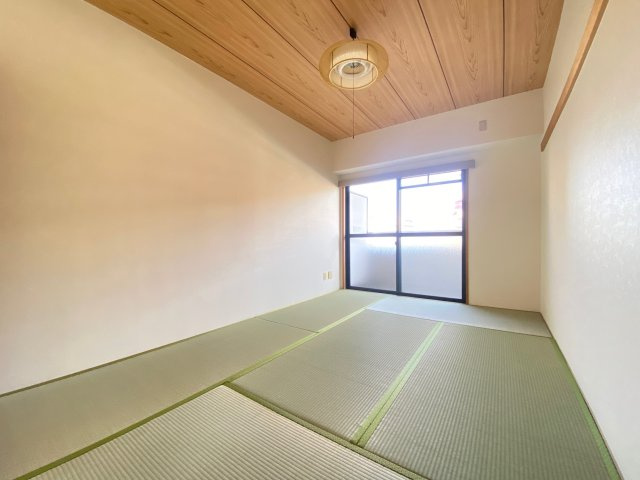 アルファビルの和室