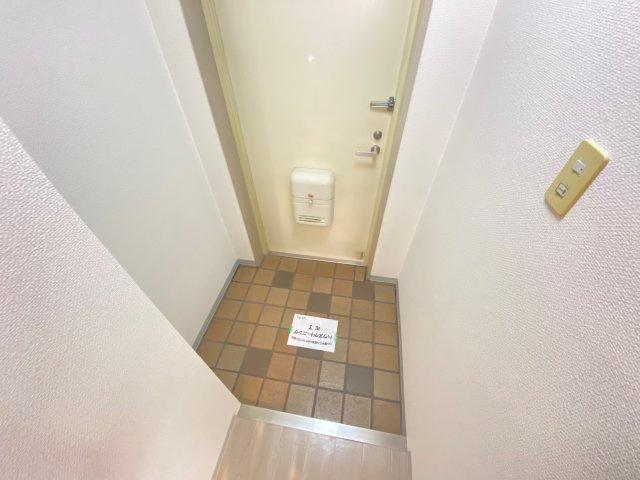 アルファビルの玄関