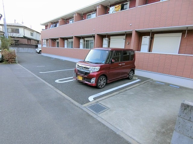 フォンターナ・フェリオの駐車場