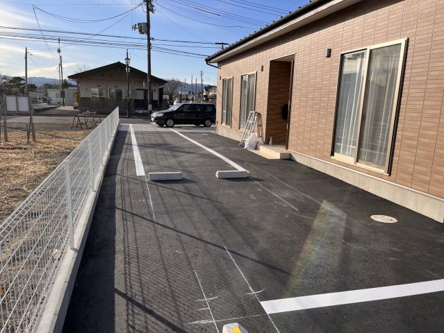 【庭】 | 浪江町新町事務所 | 縦列駐車も出来る庭