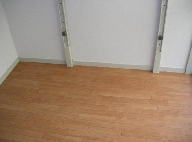 第１６紀州ハイツの寝室|収納ベッド付です。収納にも使えます。