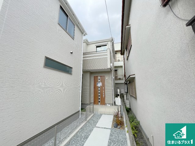 高槻市栄町　新築一戸建ての外観|安心の10年保証！外観を美しく保ち、雨水で汚れを落とします！気になることがありましたら、お気軽にお問い合わせください！