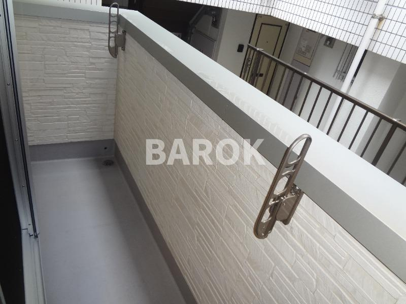 福岡市南区大楠２丁目のアパートのバルコニー