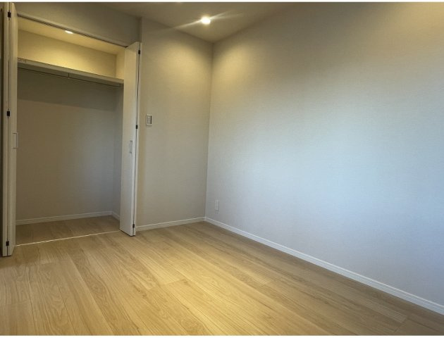 ★仲介手数料無料★クレストコート中落合（角住戸につき眺望・通風良好）の洋室