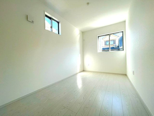 ◆リビング広々２０帖以上の４ＬＤＫ◆並列駐車２台可能◆伏見区向島庚申町２期の洋室|洋室