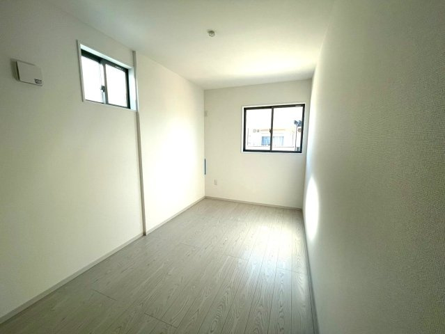 ◆リビング広々２０帖以上の４ＬＤＫ◆並列駐車２台可能◆伏見区向島庚申町２期の洋室|洋室