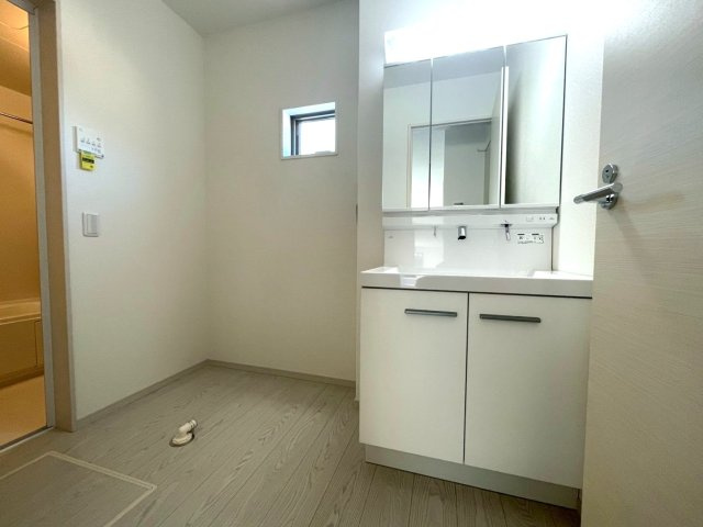 ◆リビング広々２０帖以上の４ＬＤＫ◆並列駐車２台可能◆伏見区向島庚申町２期の洗面所|洗面室