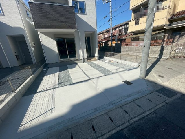 ◆リビング広々２０帖以上の４ＬＤＫ◆並列駐車２台可能◆伏見区向島庚申町２期の駐車場|駐車場