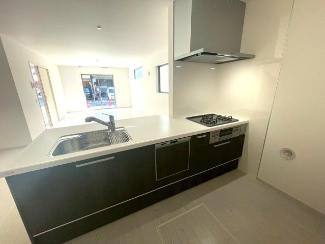 ◆リビング広々２０帖以上の４ＬＤＫ◆並列駐車２台可能◆伏見区向島庚申町２期のキッチン|キッチン