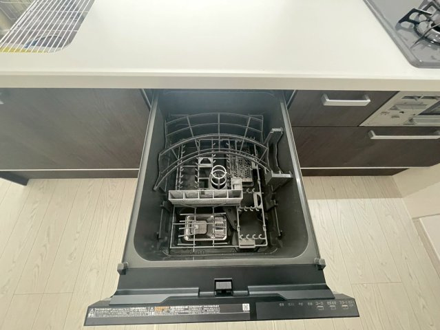 ◆リビング広々２０帖以上の４ＬＤＫ◆並列駐車２台可能◆伏見区向島庚申町２期のキッチン|食器洗浄乾燥機