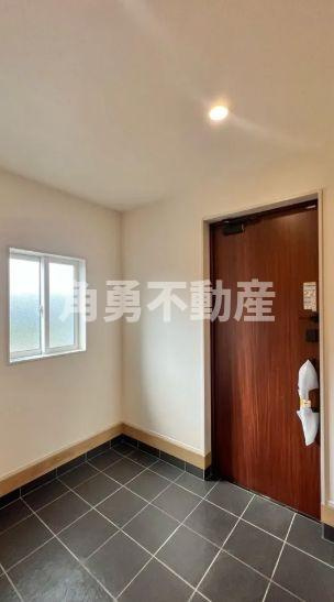 平塚市達上ケ丘　新築一戸建て　1号棟の内観：施工例|《施工例》玄関