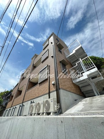 ヒルサイド追浜の外観|駅徒歩8分の好立地・2023年築の築浅アパート