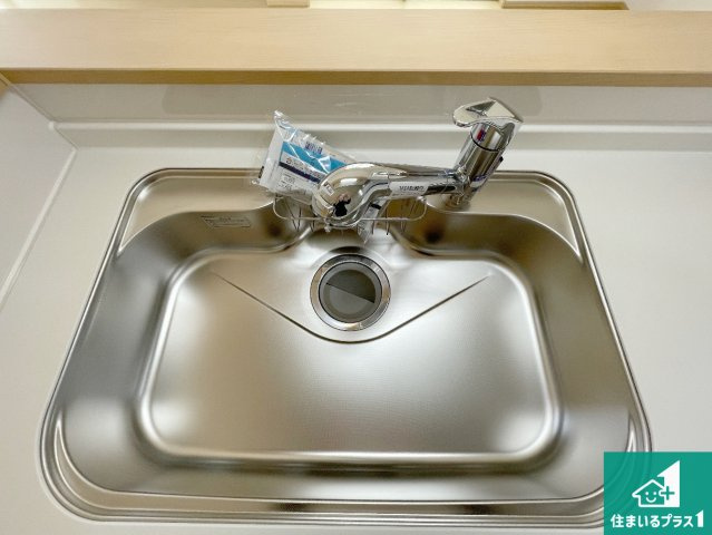 18(土)19(日)現地説明会開催中　高槻市栄町　新築一戸建ての設備|蛇口の先端に浄水器を内蔵しています！原水と浄水、お湯と冷水、シャワーの切替えがワンタッチなので用途によって使い分けられます。