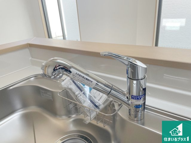 18(土)19(日)現地説明会開催中　高槻市栄町　新築一戸建ての設備|浄水器を内蔵！炊飯時、お茶を作る時に安心してお水を使えます！お湯と冷水、浄水と原水、シャワーの切替えもワンタッチです！