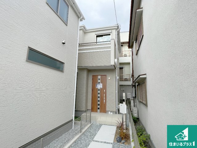 18(土)19(日)現地説明会開催中　高槻市栄町　新築一戸建ての外観|安心の10年保証！外観を美しく保ち、雨水で汚れを落とします！気になることがありましたら、お気軽にお問い合わせください！
