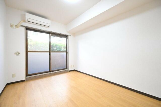 センチュリー西久保の洋室