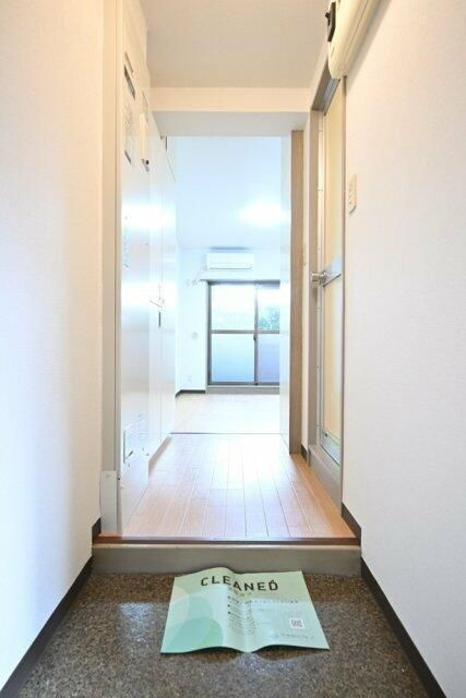 センチュリー西久保の玄関