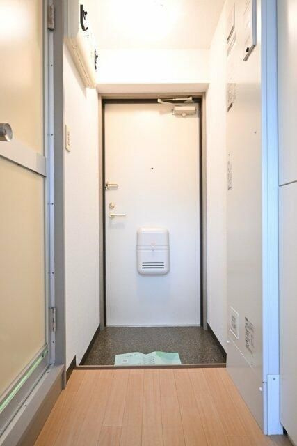 センチュリー西久保の玄関