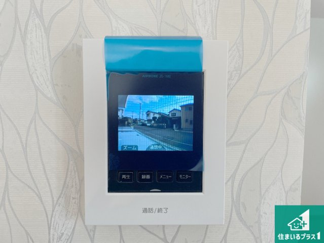 高槻市栄町　新築一戸建ての防犯設備|カラーモニターインターホン！声だけでなく来訪者の姿や顔がモニターで確認できるので、小さなお子様がいらっしゃるご家庭でも安心できます！