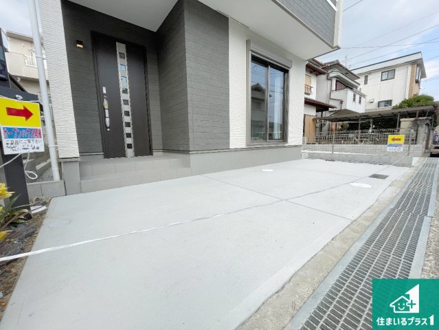 高槻市栄町　新築一戸建ての駐車場|駐車スペース！散水栓があるので、こまめに愛車を洗えます！