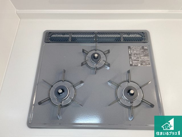 高槻市栄町　新築一戸建ての設備|ダブル高火力Ｓｉセンサー付きコンロ！３口あるので、まとめて料理をする時も大活躍！