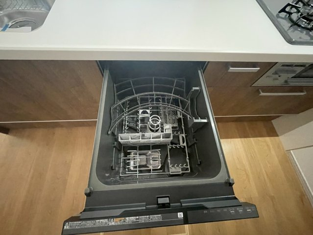 ◆リビング広々２０帖以上の４ＬＤＫ◆並列駐車２台可能◆伏見区向島庚申町２期のキッチン|食器洗浄乾燥機