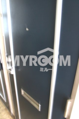 第１０ビルの玄関|ドア