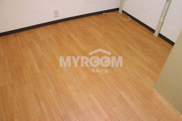 第１０ビルの居間・リビング|洋室（同一仕様写真）