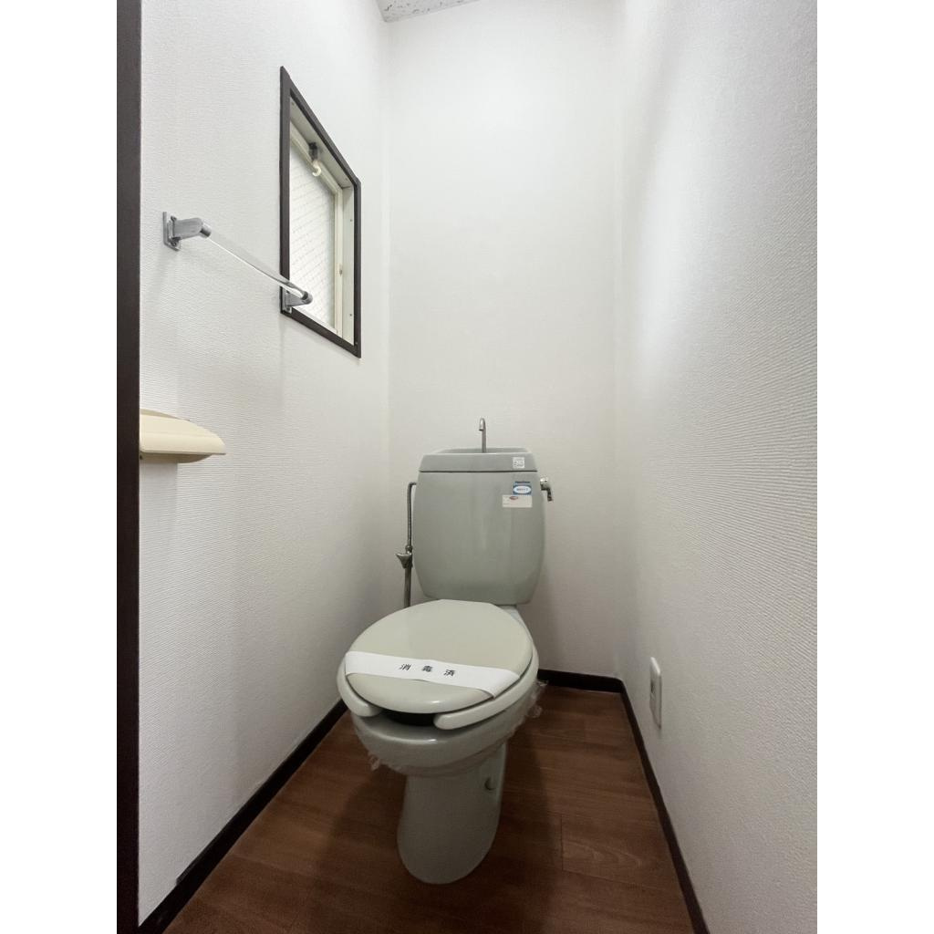ファミール林　Ｂ棟のトイレ|落ち着いたトイレです