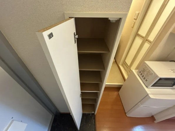 レオパレスハナミズキ仁戸名の玄関