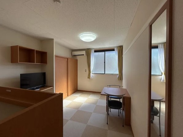 レオパレスハナミズキ仁戸名の寝室