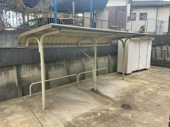 レオパレスハナミズキ仁戸名の駐車場