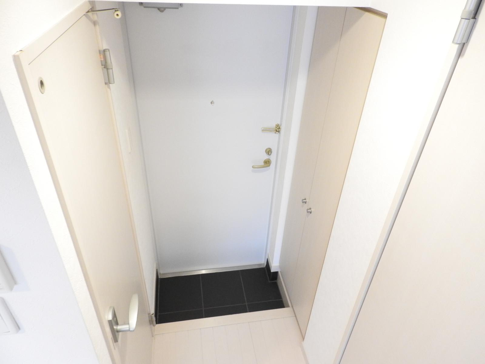 modern palazzo文教通りの玄関