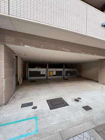 大阪市西区西本町３丁目の賃貸マンションの駐車場