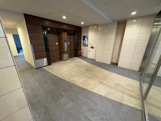 大阪市西区西本町３丁目の賃貸マンションのロビー