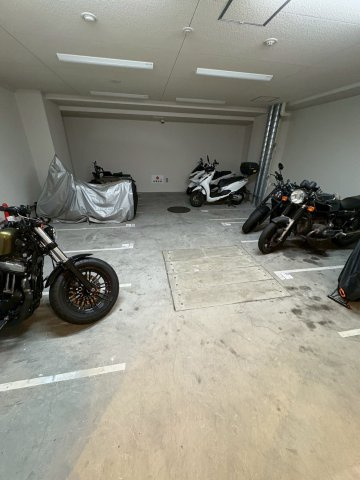 大阪市西区西本町３丁目の賃貸マンションの駐車場