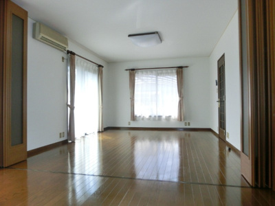 【居間・リビング】 | 高島新屋敷M戸建