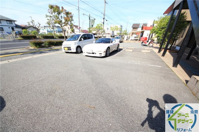 ハイネス野添Ⅱの駐車場