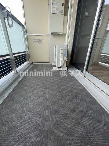 大阪市中央区淡路町２丁目の賃貸マンションのバルコニー