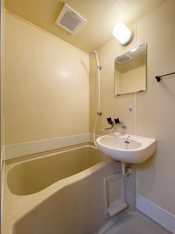 ルミエール若久の浴室|日々の疲れを癒すお風呂付です