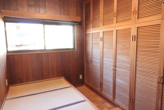高知市春野町平和　中古一戸建ての和室|畳と木に包まれた、どこか懐かしくて落ち着く一室。昼は子どもの遊び場、夜は家族のくつろぎ空間に♪